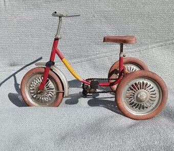Krásná retro tříkolka