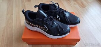 NOVÉ sportovní boty Nike Cosmic Runner vel. 39