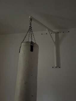 Boxovací pytel s ramenem
