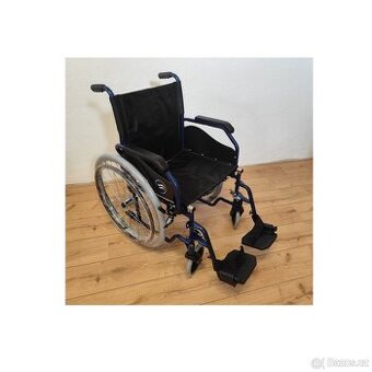 Nový mechanický invalidní vozík