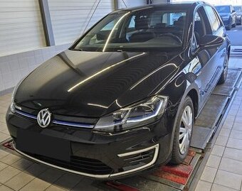 VW Golf VII e-Golf 1.majitel servisní kniha. Odpočet DPH.