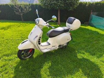 Vespa GTS 300 i.e. ABS Super (2017) plexi, kufr, digitál, po