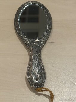 Stříbrné zdobné zrcátko s vysouvací rtěnkou