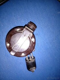 Stará bakelitová pertinaxová zásuvka 24V