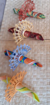 Háčkované vějíře - držáky ubrousků ke stolování 4 ks