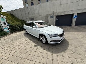 BOLT UBER Pronájem vozů Škoda Superb III, Octavia IV