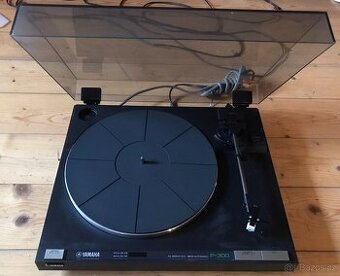 KVALITNÍ GRAMOFON YAMAHA P-300 (1982) PŘÍMÝ NÁHON ,NOVÁ JEHL