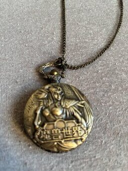 Vintage kapesní hodinky na řetízku – retro styl