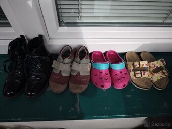 Dětské boty a pantofle vel. 31