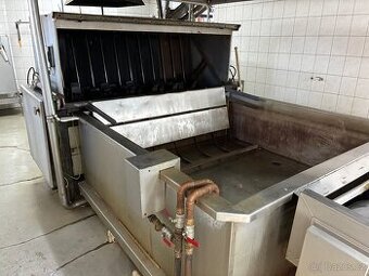 Vybavení jatek - pařící vana. + odštětinovač