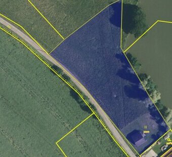 Pronájem rozlehlého pozemku s chatkou u rybníka – Český ráj