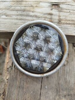 Bílá skleněná odrazka na veterán auto moto sidecar