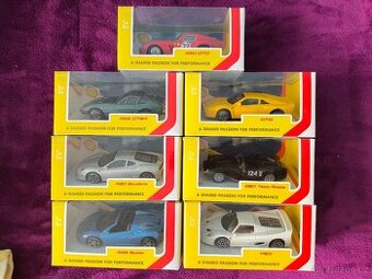 Burago 1:43 Ferrari kolekce Shell 2018