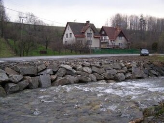 Poptávám za odvoz velké kameny, kostky, bet.pražce atd.