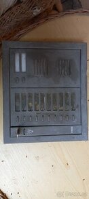 Panel k domovním zvonkům