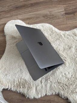 MacBook Air 13” M1 256 GB Space Grey TOP STAV