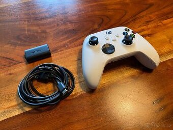 Xbox bezdrátový ovladač + nabíjecí baterie