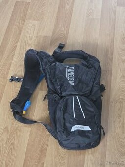 Batoh Camelbak ROGUE light 7 l s pitným vakem 2 l černý