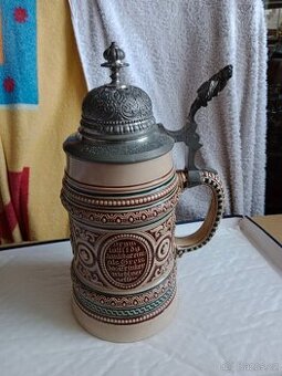 Pěkný starý, keramický korbel s cín. víkem 1L