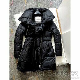 Nová Originál zimní bunda Guess v S. Černá