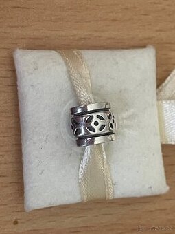 Pandora přívěsek “Skipping Stone”