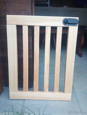 Prodám dřevěná dvířka (zábranu)