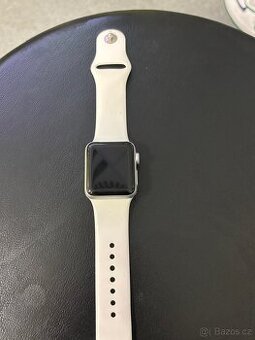 Apple Watch Series 3 38 mm - stříbrná - 1