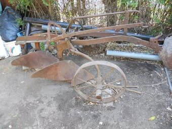 Pluh tažený s převodovkou