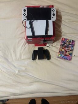 PS5 + 2 ovladače + 2 hry a Nintendo Switch OLED + Mario Kart