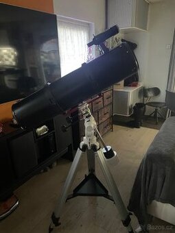 Hvězdářský dalekohled 200x1000