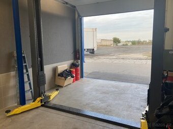 Dvousloupový  elektrický  hydraulický  zvedák s přejezdem 3t