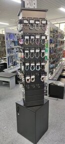 Prodejní otočný stojan.