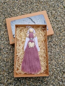 Veliký anděl s dřevěnými křídly