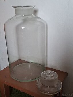 Skleněná nádoba