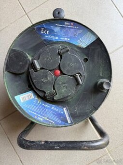 Prodlužovací kabel na bubnu 25m