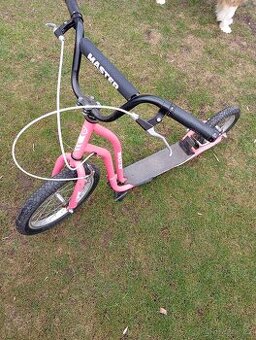 Dívčí koloběžka