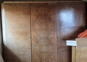 Starožitná šatní skříň velká, 50.léta min. stol., dobrý stav