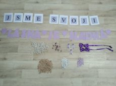 Dekorace z fialové svatby