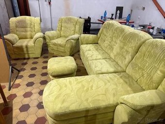 Rozkládací gauč + 2 křesla a bobek