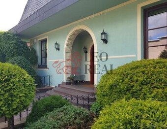 Prodej rodinného domu 350 m², pozemek 918 m²