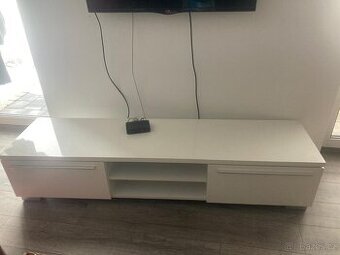 Skříňka pod TV
