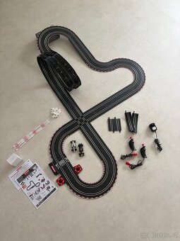 Závodní autodráha Carrera Go s loopingem