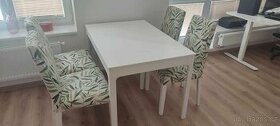 Jídelní stůl rozkládací s židlemi IKEA