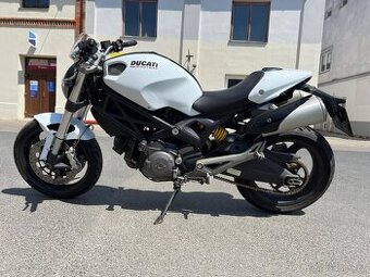 DUCATI MONSTER 696