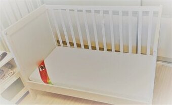 Dětská postýlka IKEA s příslušenstvím