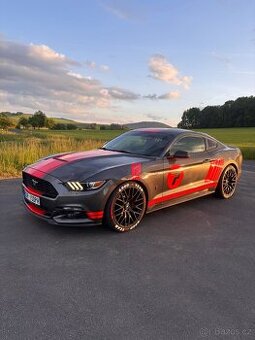 FORD MUSTANG