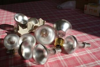 Reflektory se závitem E14 220 V 4 Waty.
