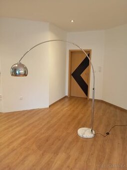 Stojací lampa