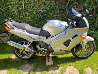 Honda VFR 800 Fi r.v. 2001