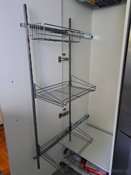 Výsuvný drátěný pořadač ikea